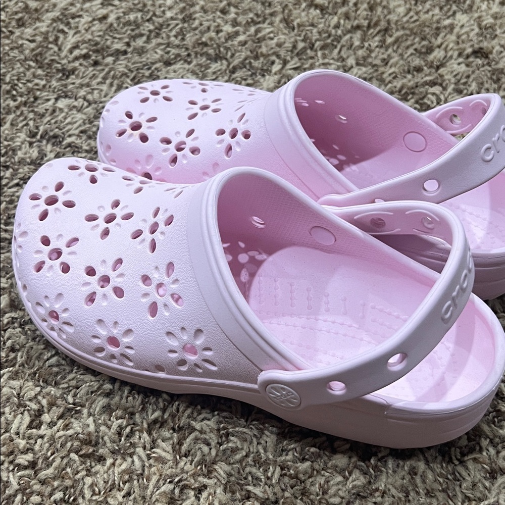 Crocs classic floral cutout clog sz 8 womens 6 men's - Picture 5 of 5